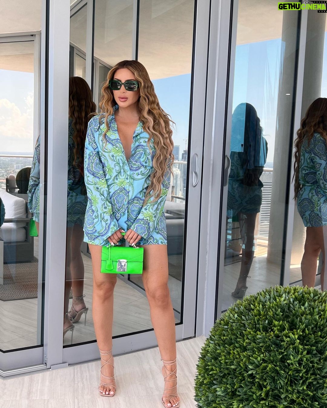 Larsa Pippen Instagram - Ready for the weekend. @prettylittlething