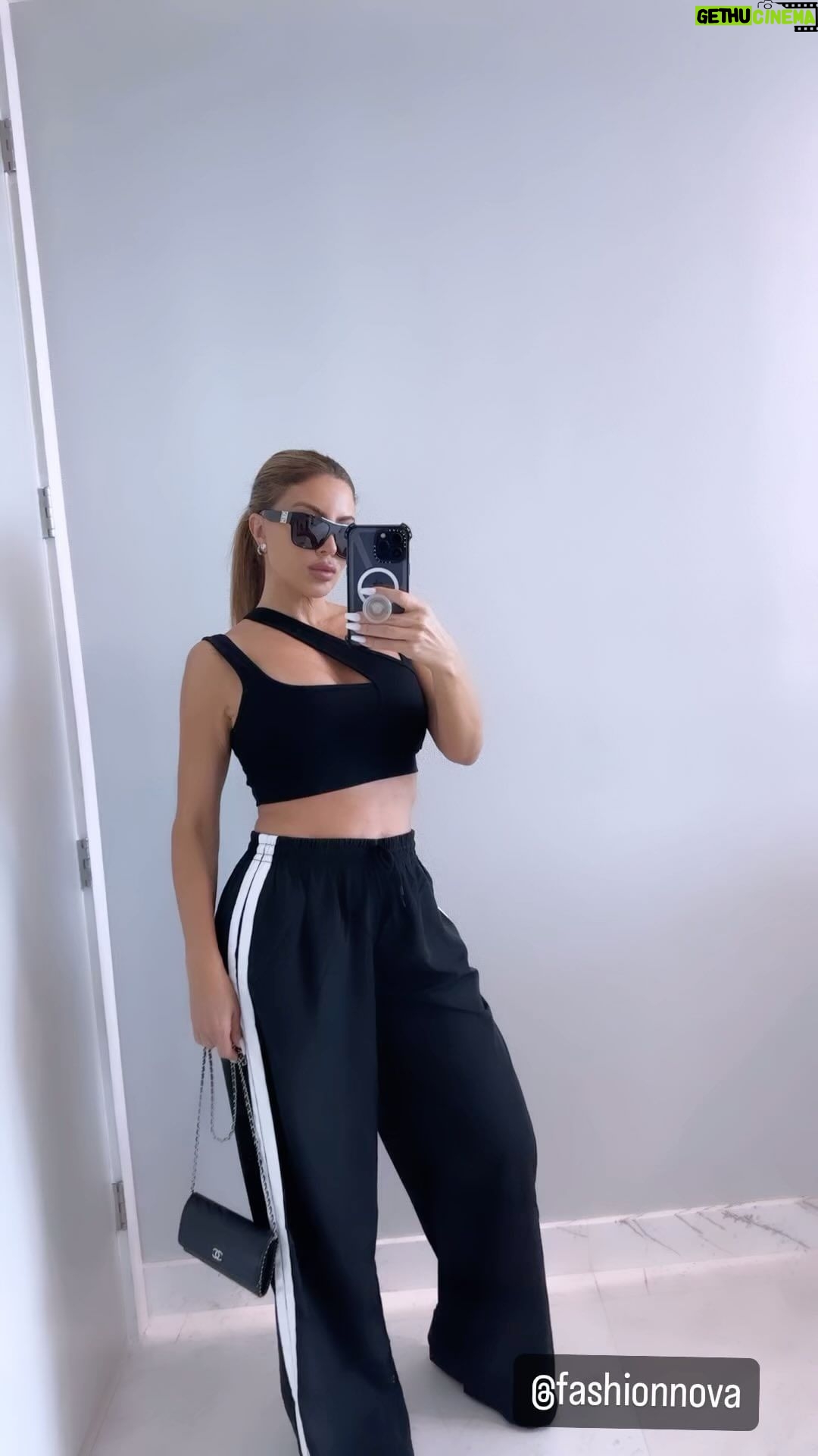 Larsa Pippen Instagram - Cute n casual Outfit: @fashionnova