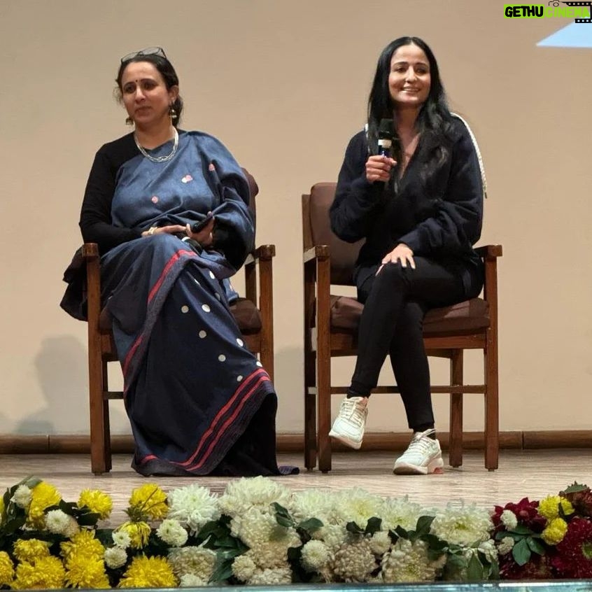Lataa Saberwal Instagram - After a lot of flight delays I finally reached Khalsa College Delhi @comsoc_khalsa to SPEAK at the BUSINESS CONCLAVE. Did not get time even to change my outfit so I wore my CONFIDENCE, AUTHENTICITY & HONESTY ❤️ #gratitude #inspiration #khalsacollege #khalsacollegedelhi #lataasaberwal #authenticallylataa #instagram #motivation #motivation #inspirational #businessconclave #businessconclave2024 #business #lataasmotivation #lataasaberwalseth Khalsa College, Delhi University