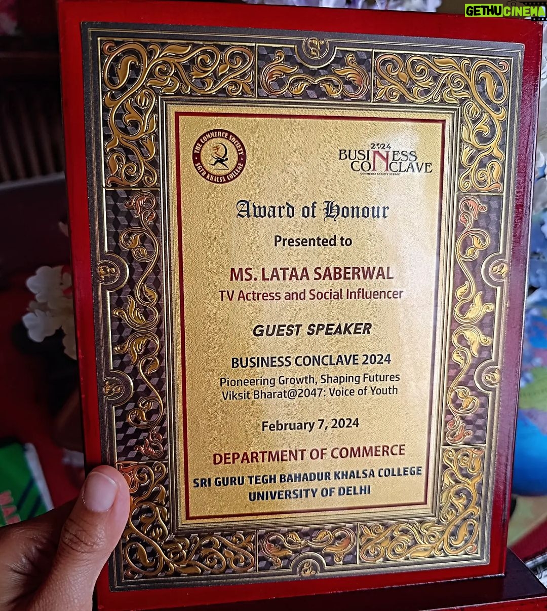 Lataa Saberwal Instagram - Thank you so much Khalsa College, University of Delhi for this "honour" 🙏🙏 #gratitude . Ye hi meri asli kamaai hai. @comsoc_khalsa #lataasaberwal #authenticallylataa #award #motivation #inspiration