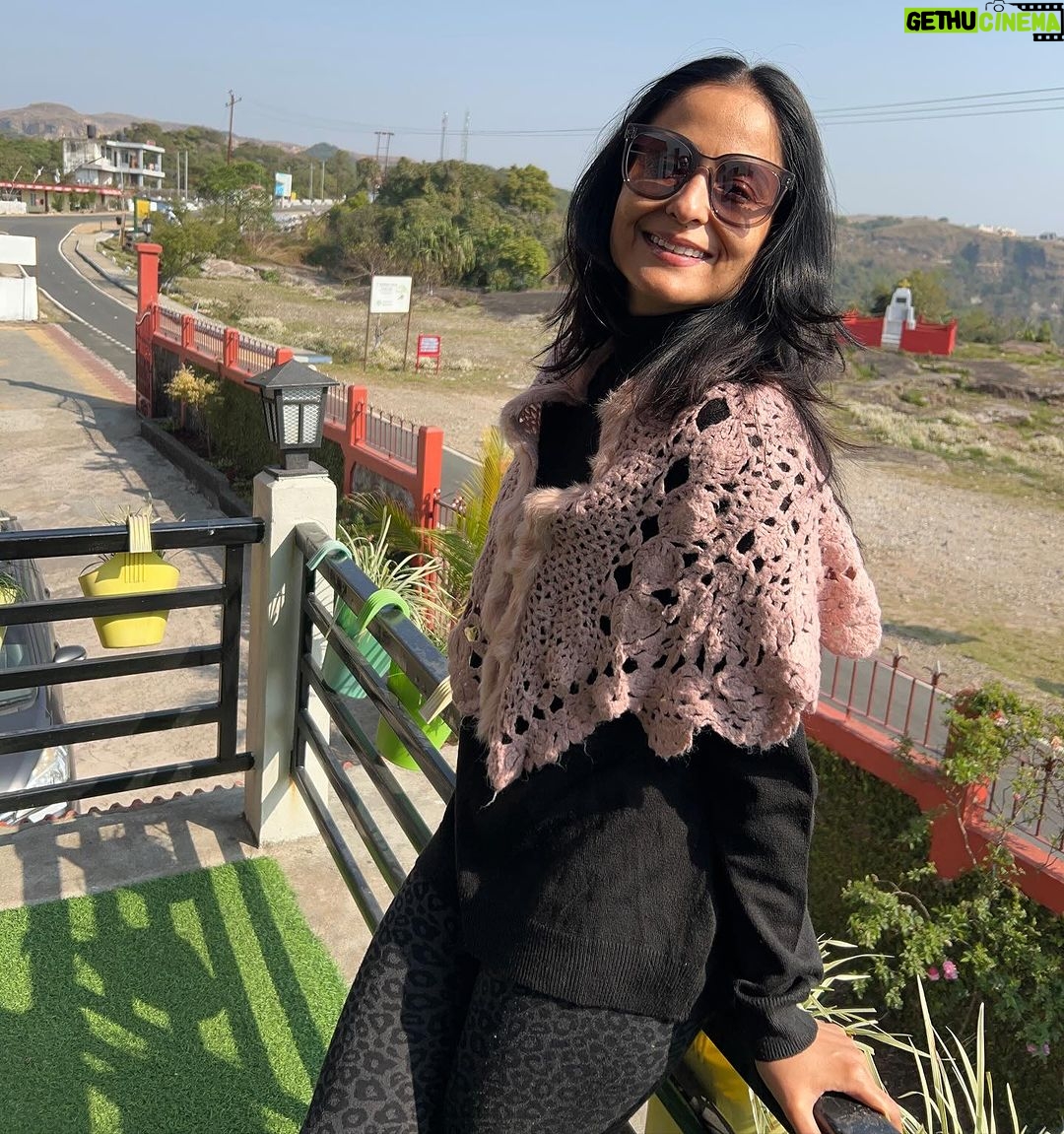 Lataa Saberwal Instagram - 12 years old leg warmers, 15 years old poncho (cover up) , 3 years old pullover and a 47 YESR OLD ( young😜😜) SMILE ❤️❤️ !! Who preserves garment pieces like me ?? Specially the ones which are not often used, COMMENT #cherapunjii_diaries🌧️ #lataasaberwal #authenticallylataa #cherapunji #cherapunji❤️ #cherapunji😍 #chetapunji