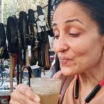 Lataa Saberwal Instagram - Amchi Mumbai, local style. Really ! Mumbai is just amazing with so many *pocket friendly* facilities which can make your day!! #lataasaberwal #authenticallylataa @ashachadda96 #mumbai #amchimumbai #amchimumbai😍 #amchimumbai❤️ #amchimumbaiofficial #amchimumbaiblog #amchimumbai😎 #amchimumbai_foodies #amchimumbai💙