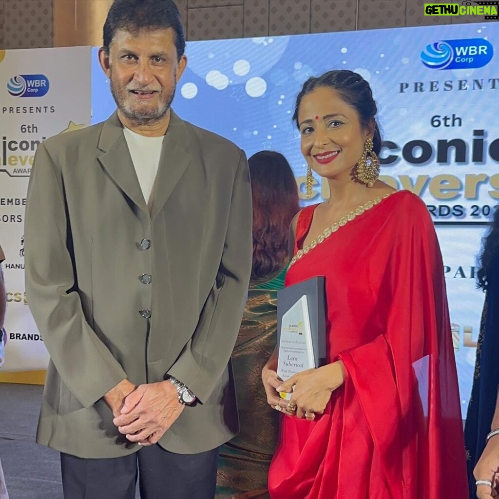 Lataa Saberwal Instagram - This was my “fan moment” !! Gratitude for this moment, felt honoured to be awarded by Mr. Sandeep Patil ( former cricketer) ❤️❤️. Thank you Iconic Achievers Award for this opportunity and award. #lataasaberwal #authenticallylataa #iconicachieversaward #iconicachieversawards2023