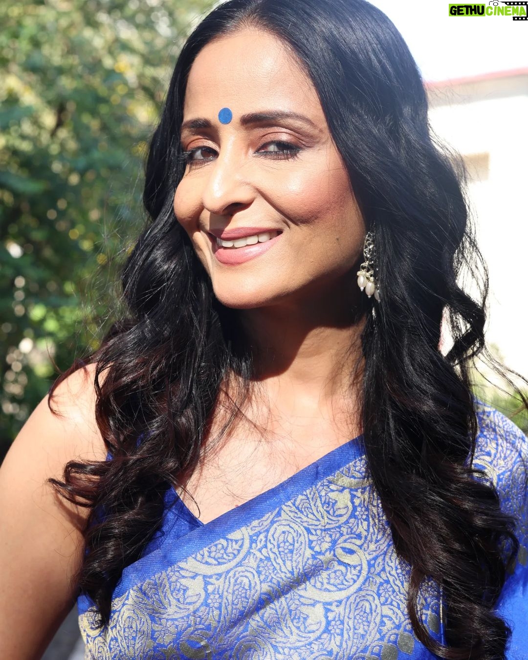 Lataa Saberwal Instagram - 💙💙💙 Wear your Smile... WATER PROOF MAKEUP TUTORIAL soon on my YouTube channel. Link in bio. PICTURE COURTESY @shriharsh_photography