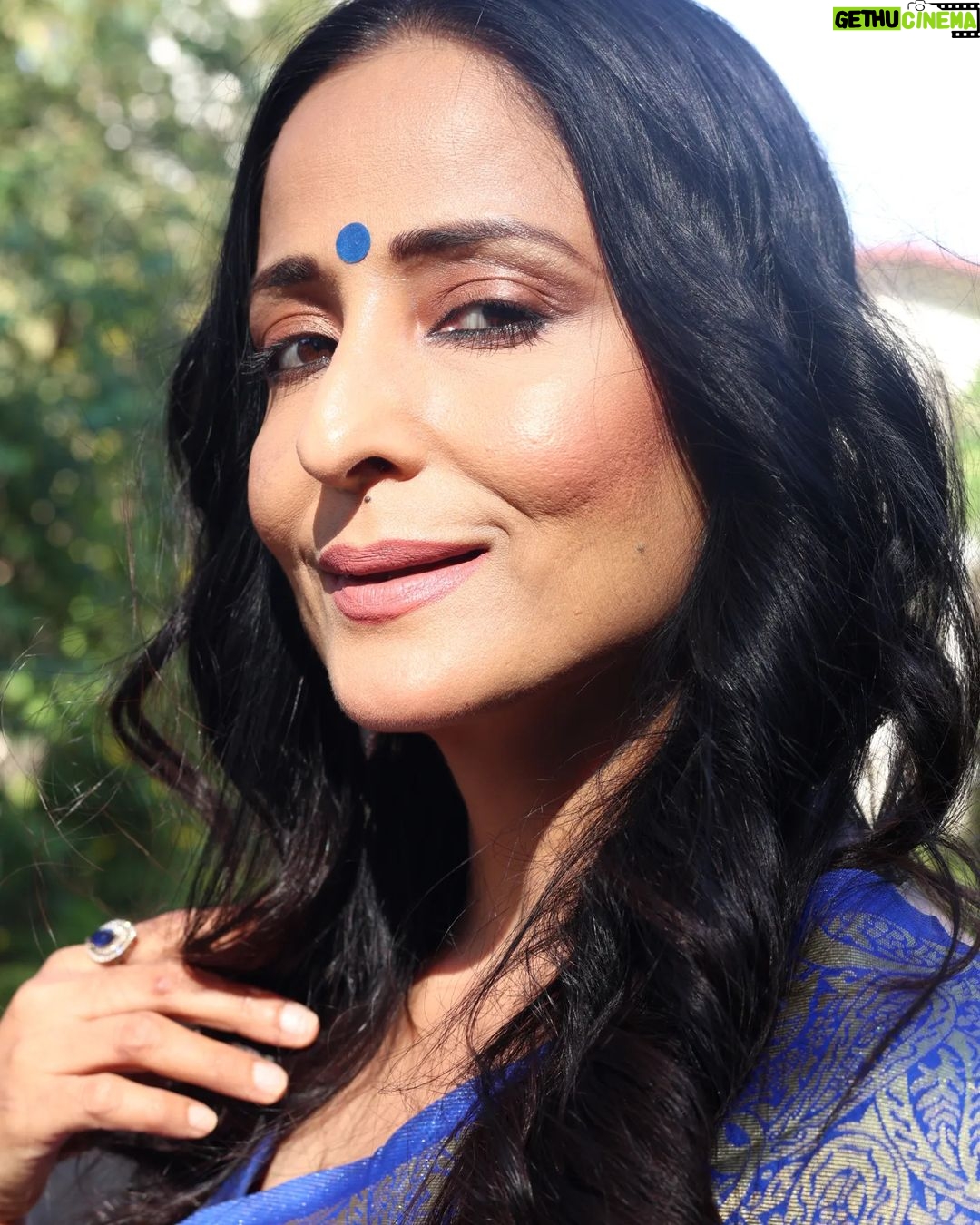 Lataa Saberwal Instagram - 💙💙💙 Wear your Smile... WATER PROOF MAKEUP TUTORIAL soon on my YouTube channel. Link in bio. PICTURE COURTESY @shriharsh_photography