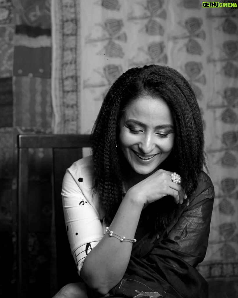 Lataa Saberwal Instagram - The black & white of life....🖤🖤 PC @_rishikaseth Makeup @muskaansmakeupandhair Hairstyle @eminence_by_asha #lataasaberwal #authenticallylataa