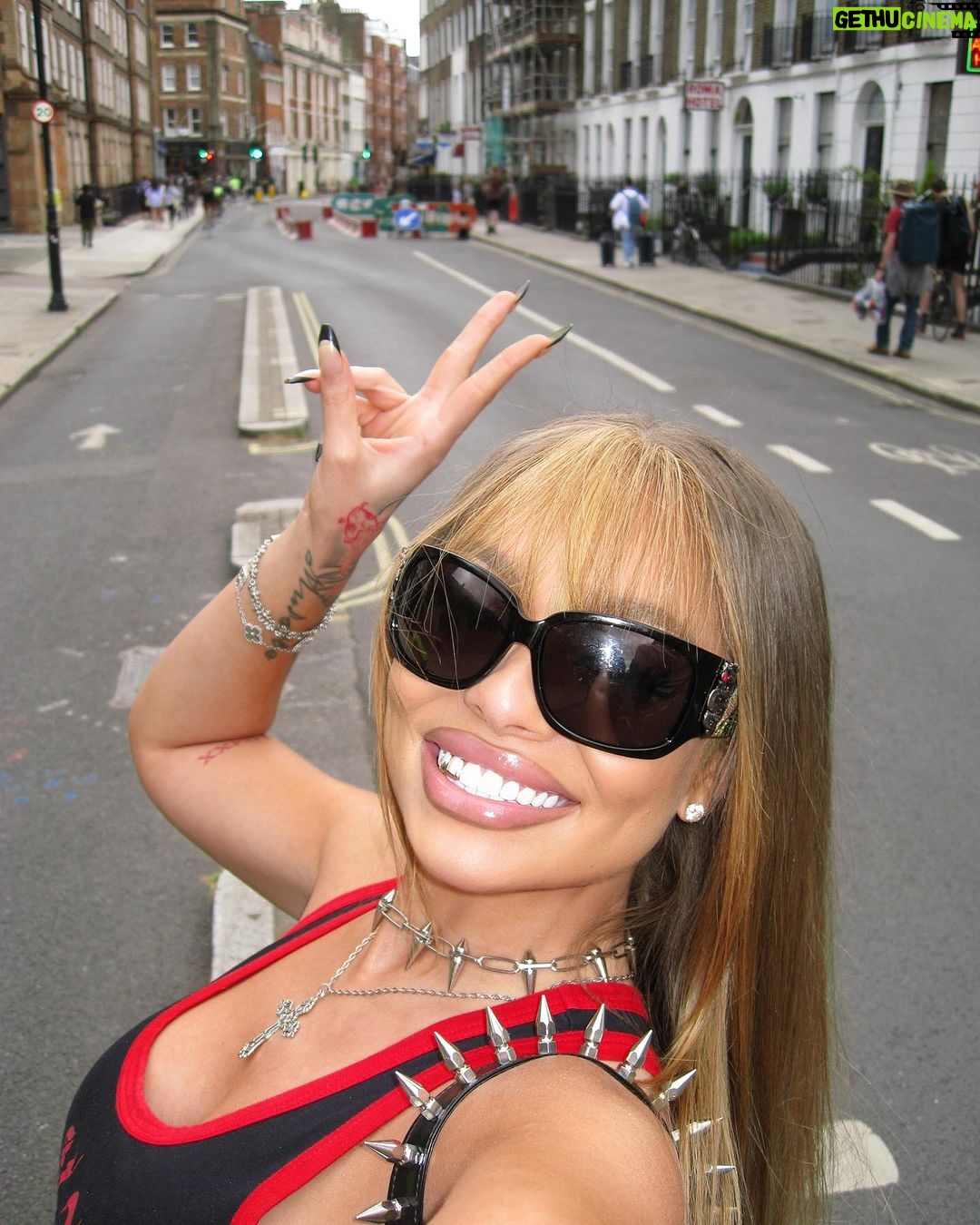 Latto Instagram - ๐ฌ๐งโ๏ธ๐โโ๏ธ London, United Kingdom