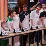 Laura Londoño Instagram - Toñi, Blanca y Laura, la representación femenina en este juego. Nada mal, ah? @blancaromeroe @tmoreno73 Y lo que se viene esta noche en el capítulo 9 de @masterchef_es son puras emociones con nuestros amigos sorpresa Un hombre alado extraña la tierra 🎵 Con una de mis canciones favoritas Nos vemos hoy? A las 22:30 por @rtve