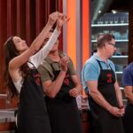 Laura Londoño Instagram - Seguimos vivos para el capitulo 9!!! 🌟👩🏻‍🍳🌟 1 👌🏻 2 A veces se gana y a veces se aprende 3 Concentración total 4 Asesoría en robo 5 Hasta aquí llegamos, amigo! 6 A veces el merengue es más rico bailado que comido 7 Que es esto por Dios? @jesusjaneirobazan 8 Las risas y el despeluque son la felicidad ❤️❤️❤️ 9 Nuestro primer baile de mucho @migueldiosdado1 @masterchef_es @rtve Madrid, España