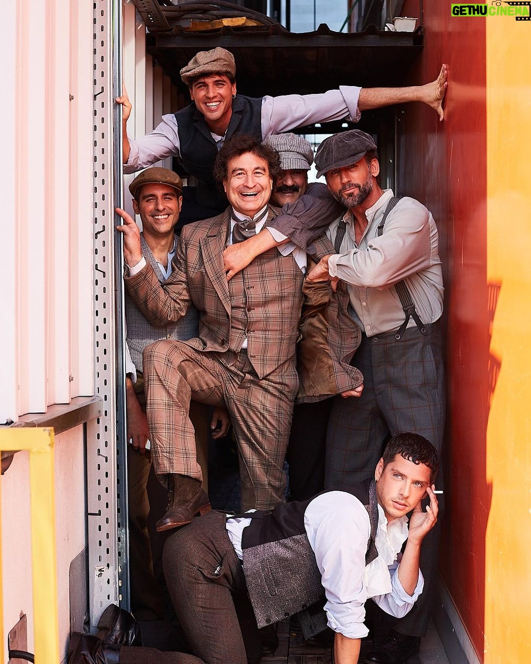 Laura Londoño Instagram - @masterchef_es Esta noche habrá mucho por qué batallar @rtve @eduardocasanova @jesusjaneirobazan @alvaroescassioficial @jorgecadaval @danielillescas @migueldiosdado1 @pepe_rodriguezrey @blancaromeroe @tmoreno73