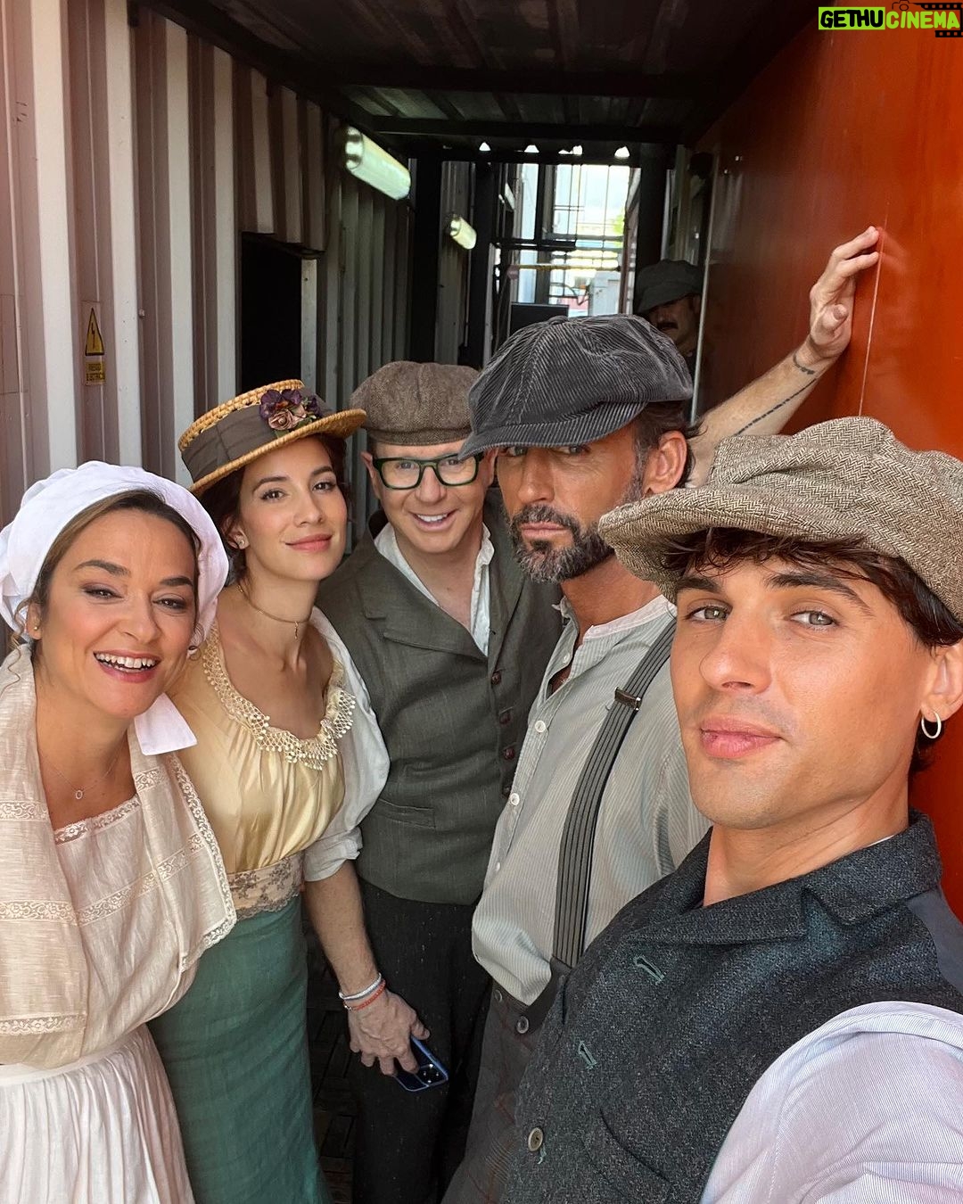 Laura Londoño Instagram - @masterchef_es Esta noche habrá mucho por qué batallar @rtve @eduardocasanova @jesusjaneirobazan @alvaroescassioficial @jorgecadaval @danielillescas @migueldiosdado1 @pepe_rodriguezrey @blancaromeroe @tmoreno73