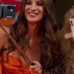 Laura Londoño Instagram - Así vivimos anoche el @festval_oficial previo a nuestro gran lanzamiento de @masterchef_es hoy a las 22:30 Séque lo disfrutarán, porque nos dejamos la piel y al alma. (La recuperamos todos después de unos días de descanso) La canción de este reel es una sugerencia de mi amado @eduardocasanova El reel mismo, un obsequio de @flia.moralondono que desayunando hace magia Y las ayudas para verme linda y acorde para la ocasión: Vestido @redondobrand Joyas @joyeriasuarez Styling @pamelagarc @daniela.baquerizo