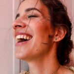 Laura Londoño Instagram - Que venga el tiempo, que haga sus cambios, que se dibuje en la piel,en los gestos, los pasos, pero que nunca nunca se lleve mis risas con él