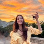 Laura Londoño Instagram - Aquí se come con buen aceite y se brinda con buen vino. Que fantasía España. Yo me enamoro fácil pero este país enamora a cualquiera. Valencia, España