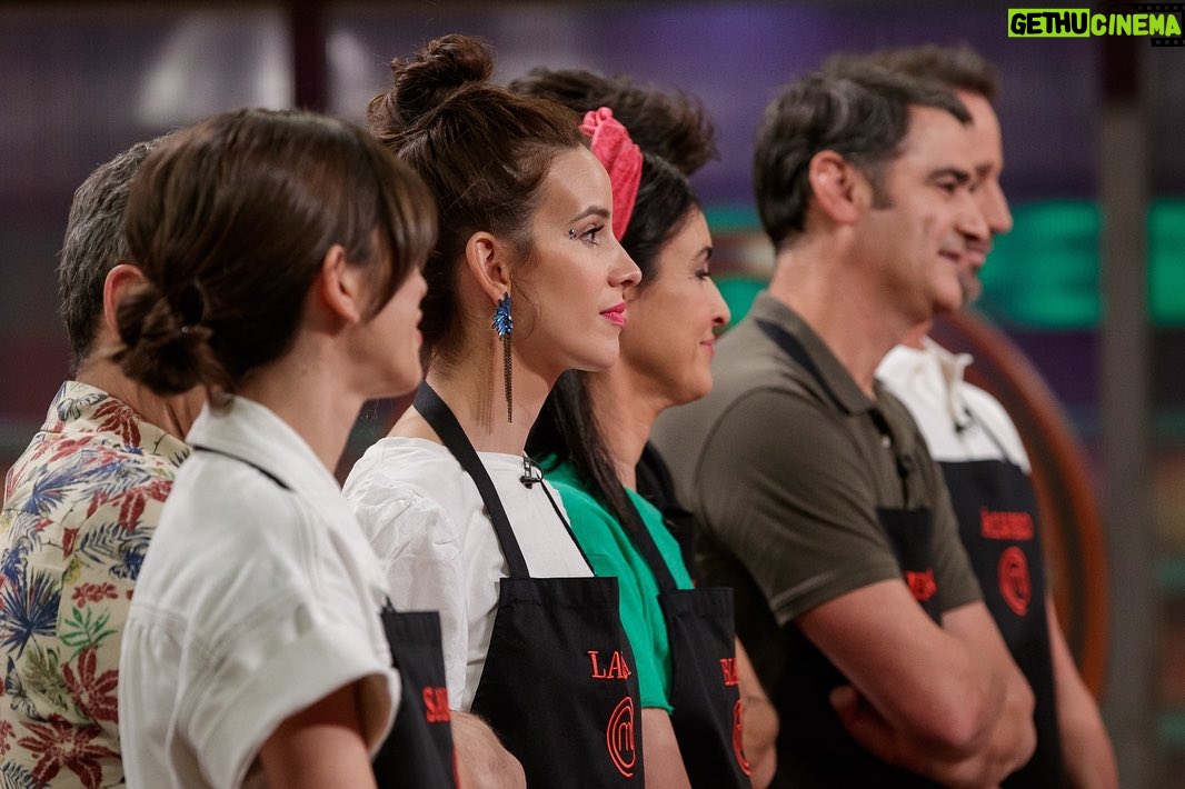 Laura Londoño Instagram - El pico de la felicidad anoche con una pizza que logró alimentar a muchos niños en Colombia. Se lo perdieron? Pueden verlo por la app RTVE PLAY y por el link que les dejo en bio. @masterchef_es @rtve PNBS Programa nutricional basado en soya. Contribuye con la reducción de la desnutrición y la mejora de la salud alimentaria en Colombia. Está dirigido a las comunidades más necesitadas, que tengan un mínimo de 300 o más niños, adulto mayor, personas en condición de discapacidad y familias con problemas de desnutrición y hambre. Qué dicen, compartimos la pizza?