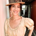 Laura Londoño Instagram - Que venga el tiempo, que haga sus cambios, que se dibuje en la piel,en los gestos, los pasos, pero que nunca nunca se lleve mis risas con él