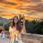 Laura Londoño Instagram - Aquí se come con buen aceite y se brinda con buen vino. Que fantasía España. Yo me enamoro fácil pero este país enamora a cualquiera. Valencia, España