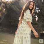 Laura Londoño Instagram - Sabadito, mi día favorito. Y con ☀️Qué más pudiera pedir? Pues no voy a pedirle a la vida, pero a mi sí que me pido: Ir más despacio Respirar más profundo Reírme más a menudo Colombia Tierra Querida