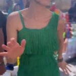 Laura Londoño Instagram - El que lo vive es el que lo goza! #carnaval2023 con @academiavivebailando que le lleva baile y vida a millones de personas con @vivebailando 💚 NADA ME GUSTA TANTO COMO BAILAAAAAAR