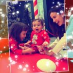 Laura Londoño Instagram - Lo más lindo de esta época, es crear momentos que quedarán para siempre en los corazones de Allegra y Mikaela... y el mio! ❤️ #parquenavidad Los mejores regalos son los komentos compartidos!!!