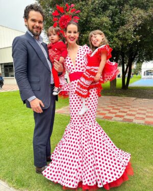 Laura Londoño Instagram - Colombia tiene su pedacito del corazón de Sevilla y su feria, siempre he querido ir y pues empecé por aquí 💃🏻❤️