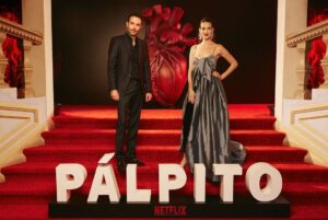 Laura Londoño Instagram - Disponible PÁLPITO 2 desde hoy en @netflix
Recordemos disfrutar todo mientras nuestro corazón aún palpita, “un día dejará de hacerlo” 🫀

@netflixcolombia @netflixlat

Vestido @lealdaccarett @malva.col 
Styling @lina.guarnizo 
@aretes @mucuracolombia 
Make up @lablancmakeup