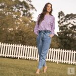 Laura Londoño Instagram - Mucho amor y mucho estilo en estas fotos! 💜 Conozcan esta colección tan espectacular para mamá e hija 🥰 Se van a enamorar. @leonisa @negocioleonisa Gracias por capturar estos momentos #madreehija #allegrateamoconlocura A quién más le gusta vestirse igual con la hija??? Colombia
