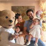 Laura Londoño Instagram - De bailar a mi ritmo, a bailar al de ellas, de eso se trata mi vida y me encanta. De eso y de celebrar mis triunfos y los suyos, mi vida y la suya. @babyfreshoficial te seguiremos invitando a festejar 🐻 #momentosbabyfresh
