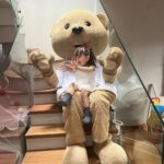 Laura Londoño Instagram - De bailar a mi ritmo, a bailar al de ellas, de eso se trata mi vida y me encanta. De eso y de celebrar mis triunfos y los suyos, mi vida y la suya. @babyfreshoficial te seguiremos invitando a festejar 🐻 #momentosbabyfresh