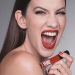 Laura Londoño Instagram - Así nació @feroz_es Qué tanto dejamos salir nuestro lado feroz? Nos lo permitimos de verdad? A mi me ha costado romper esas barreras de lo “correcto” para dar paso a todo el poder que yace en ese lugar oscuro de nuestros adentros 🧙🏻‍♀️ Démonos permiso de sentir su magia y transformarnos en la grandeza que ya somos