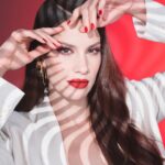 Laura Londoño Instagram - Por qué La loba La perra La gata son malas palabras? Porqué mi hija tiene una toalla de zorro divina pero no se le puede decir que es de Zorra divina? Será que hay que decir zorre para que suene bien? 🙄 Me lo pregunto, me lo pregunto y me lo pregunto. Y justo hoy que me siento tan FEROZ 🐯 @feroz_es Fotos @blackzuan Make up @normajaneid Styling @catalinaramirezm
