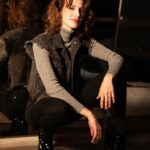 Laura Londoño Instagram - Hace unos días les conté de la llegada de STUDIO F a Madrid y hoy les cuento algo mejor, ESTÁN EN REBAJAS en las 3 tiendas: 🇪🇸 -Plaza Norte 2 -Gran Plaza 2 -Goya #51 No se las pierdan que todo está divino 🧥👗👖👢👠 @studiofcolombia #studiofmadrid Photo @trece31photo 🖤 Madrid, España