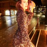 Laura Londoño Instagram - La vida tiene mucho para celebrar cada día y vestirse acorde a la situación es parte esencial de la fiesta🍾 🥳 Saben que STUDIO F llegó a España y tiene looks ideales para esta época? Yo fui volando por los míos. Los pueden encontrar en cualquiera de las 3 sucursales: Plaza Norte 2 Gran Plaza 2 Goya #51 @studiofcolombia #publi #studiofmadrid