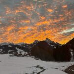 Laura Londoño Instagram - Amen. Gracias padre. Gracias madre. Gracias por tanto y por todo. Algo mejor que la familia y este atardecer? Switzerland