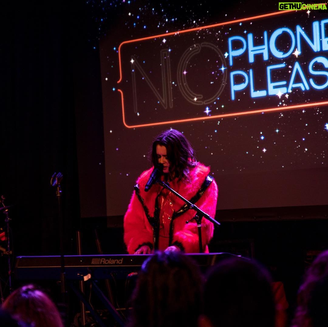 Laura Marano Instagram - Headlining in my hometown for the first time was more than a dream come true ❤️thank you for sharing such a special night with me. It'll stay with me forever 😊