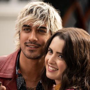 Laura Marano Instagram - Okay, I’ve been waiting MONTHS to ask this question: Who watched Choose Love…and which ending did you get??? 👀💕🙆🏻‍♀️
