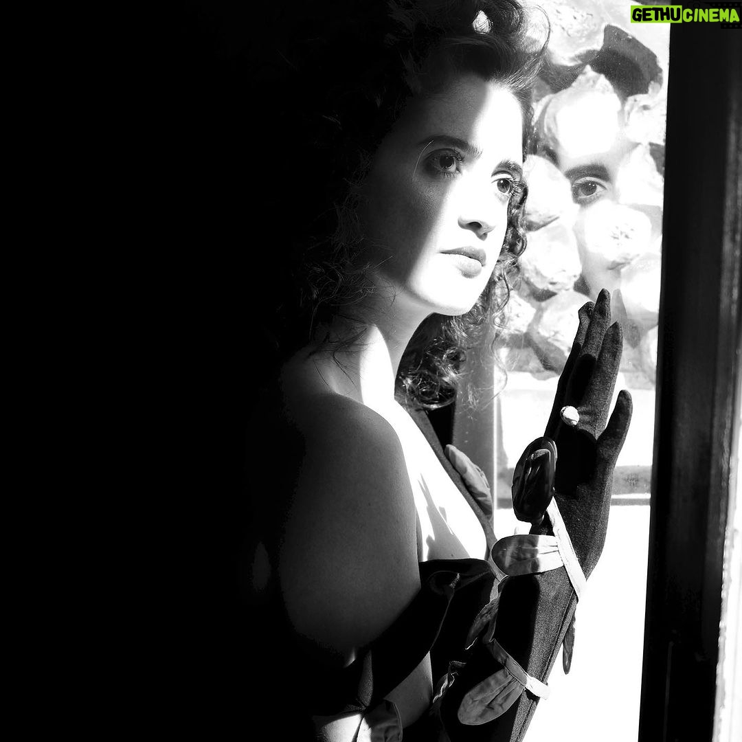 Laura Marano Instagram - Absolutely loved doing this cover shoot with @the.baremag !!! Thank you @tedgibson for the gorgeous curls and @tina_turnbow for the beautiful makeup and photos!!! You can check out the whole shoot and article in the link in my story! ❤️