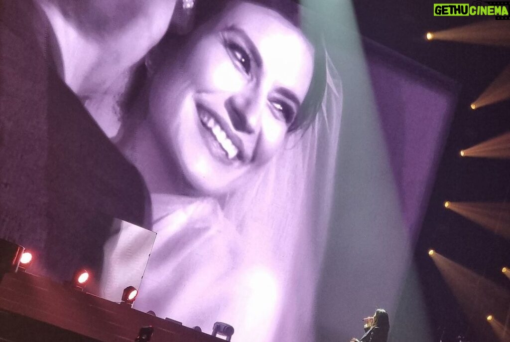 Laura Pausini Instagram - Dios Mío Cuánto Te Amo Chile 🩷 Espero regresar pronto para estar una vez más tan feliz con todos ustedes