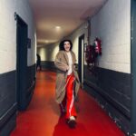 Laura Pausini Instagram - Latam ¡¡¡Por fin corro hacia ti!!! 🏃🏻‍♀️ Comenzamos en Chile, en Monticello el 23 de febrero y en Santiago el 25 de febrero. ¡Ambos conciertos están agotados! 💥 ¿Están listos para despegar? 🚀 • Latam sto finalmente correndo da te!!! 🏃🏻‍♀️ Iniziamo dal Cile, a Monticello il 23 febbraio e a Santiago il 25 febbraio. Entrambi i concerti sono sold out! 💥 Siete pronti per il decollo?! 🚀 • Latam, finalmente estou correndo até vocês!!! Começamos no Chile, em Monticello no dia 23 de fevereiro e em Santiago no dia 25 de fevereiro. Os dois shows estão esgotados! 💥 Estão prontos para decolar? 🚀 • Latam I am finally running to you!!! 🏃🏻‍♀️ We’ll start in Chile, in Monticello on February 23 and in Santiago on February 25. Both concerts are sold out! 💥 Are you ready for takeoff!? 🚀