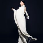 Laura Pausini Instagram - Il mio regalo di #sanvalentino per voi è che il tour continua questo inverno 2024 ❤️ Tornerò in Europa per stare ancora con voi! Tutte le date fuori il 27 febbraio ❤️ Buon San Valentino Amori Mi regalo de San Valentín para vosotros es que la gira continúa este invierno 2024 ❤️ ¡Volveré a Europa para estar con vosotros de nuevo! Todas las fechas salen el 27 de febrero ❤️ Feliz San Valentín Mis Amores My Valentine’s Day gift to you: the tour will continue next winter 2024 ❤️ I will return to Europe to be with you again! All dates out Feb. 27 ❤️ Happy Valentine’s Day my loves O meu presente do Dia dos Namorados para vocês é que o tour continue no inverno de 2024 ❤️ Voltarei à Europa para estar de novo com vocês! Todas as datas estão disponíveis a partir do dia 27 de fevereiro ❤️ Feliz Dia dos Namorados, meus amores! Mon cadeau de Saint-Valentin est que la tournée se poursuive cet hiver 2024 ❤️ Je reviendrai en Europe pour être à nouveau avec vous ! Toutes les dates seront disponibles le 27 février ❤️ Joyeuse Saint-Valentin les amoureux Photo @cosimobuccolieri Styling @susanna_ausoni @maisonvalentino @pppiccioli