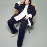 Laura Pausini Instagram - “No cambiaría nada de mi vida... Solo pasaría un listado de nombres de personas a evitar”. Con la salida de mi último disco “Almas paralelas”, @telva me ha hecho una maravillosa entrevista con la que celebro mis 30 años en la música. No os la podéis perder en TELVA.com y en el número de Febrero. Fotos: @cosimobuccolieri Total look: @gucci @sabatods Styling: @susanna_ausoni MUA: @danielazeqo Periodista: @cesarsuarezz