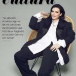 Laura Pausini Instagram - “No cambiaría nada de mi vida... Solo pasaría un listado de nombres de personas a evitar”. Con la salida de mi último disco “Almas paralelas”, @telva me ha hecho una maravillosa entrevista con la que celebro mis 30 años en la música. No os la podéis perder en TELVA.com y en el número de Febrero. Fotos: @cosimobuccolieri Total look: @gucci @sabatods Styling: @susanna_ausoni MUA: @danielazeqo Periodista: @cesarsuarezz