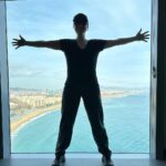 Laura Pausini Instagram - España, cada vez me haces sentir así! ❤️‍🔥 Gracias por estas dos fechas sold out en el @wizinkcenter de Madrid y en el @palausantjordi de Barcelona. ¡Ya tengo ganas de volver! ❤️💛