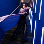 Laura Pausini Instagram - Empezar la gira Europea en Madrid ha sido especial! Esta ciudad para mí es algo único, imposible describir mi emoción y tampoco describir la grandeza de un público tan maravilloso! Gracias por una noche llena de verdaderas energía y pasión. Nos vemos mañana en Barcelona en el Palau San Jordi #soldout
