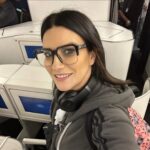 Laura Pausini Instagram - ¡En los últimos días nos hemos estado preparando para este gran regreso a Chile! No veo la hora de cantar con ustedes esta noche en Monticello y el 25 de febrero en Santiago. ¿Están listos para dar el primer paso en la luna conmigo? 🚀 • In questi giorni ci siamo preparati per questo grande ritorno Cile! Non vedo l’ora di cantare con voi stasera a Monticello e il 25 febbraio a Santiago. Siete pronti a fare il primo passo sulla luna con me? 🚀 • Nos últimos dias estivemos nos preparando para este grande retorno ao Chile! Mal posso esperar para cantar com vocês esta noite em Monticello e no dia 25 de fevereiro em Santiago. Estão prontos para dar il primo passo sulla luna comigo? 🚀 • These days we have been preparing for this great come back, Chile! I can’t wait to sing with you tonight in Monticello and on February 25 in Santiago. Are you ready to take the first step on the moon with me? 🚀