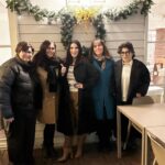 Laura Pausini Instagram - Nel 1985 Dionne Warwick, Stevie Wonder, Elton John e Gladys Knight registrarono una canzone bellissima scritta da Burt Bacharach e Carole Sager che ancora oggi rappresenta quello che sento per questi 4 gioiellini che sono le mie amiche d’infanzia. La canzone si chiama “that’s what friends are for” e le mie amiche si chiamano @lorenaxella @cristinamusconi @erymarcoemma @elisapadovani …quando siamo insieme ci chiamiamo le @thesincronette 💃🏻💃🏻💃🏻💃🏻💃🏻 e ieri sera ci siamo riabbracciate prima della mia partenza. “Keep smilin’, keep shinin’ Knowing you can always count on me for sure That’s what friends are for For good times and bad times I’ll be on your side forever more That’s what friends are for” ❤️❤️❤️❤️❤️