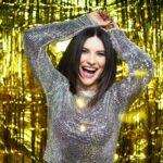Laura Pausini Instagram - Quello che davvero desidero e mi aspetto è che questo nuovo anno porti a tutti gli esseri umani un po’ di serenità, porti la capacità di riflettere sulle cattiverie che ogni giorno invadono le notizie del mondo e porti il coraggio di fermare la violenza che in ogni sua forma sta distruggendo la vita e i sogni di troppe persone. Che il #2024 ci porti la Pace che ci meritiamo nel tempo che abbiamo a disposizione. Che porti luce dove ora c’è buio. ✨ • Lo que realmente deseo y espero es que este nuevo año traiga a todos los seres humanos un poco de serenidad, traiga la capacidad de reflexionar sobre la maldad que inundan cada día las noticias del mundo y traiga el coraje para detener la violencia que, en todas sus formas, está destruyendo la vida y los sueños de tantas personas. Que 2024 nos traiga la Paz que merecemos en el tiempo de que disponemos. Que traiga luz donde ahora hay oscuridad.✨ • What I really wish for and expect is that this New Year will bring all human beings some serenity, bring the ability to reflect on the wickedness that invades the world news every day, and bring the courage to stop the violence that is destroying the lives and dreams of too many people. May 2024 bring us the Peace we deserve in the time we have. May it bring light where there is now darkness. ✨