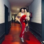Laura Pausini Instagram - Latam ¡¡¡Por fin corro hacia ti!!! 🏃🏻‍♀️ Comenzamos en Chile, en Monticello el 23 de febrero y en Santiago el 25 de febrero. ¡Ambos conciertos están agotados! 💥 ¿Están listos para despegar? 🚀 • Latam sto finalmente correndo da te!!! 🏃🏻‍♀️ Iniziamo dal Cile, a Monticello il 23 febbraio e a Santiago il 25 febbraio. Entrambi i concerti sono sold out! 💥 Siete pronti per il decollo?! 🚀 • Latam, finalmente estou correndo até vocês!!! Começamos no Chile, em Monticello no dia 23 de fevereiro e em Santiago no dia 25 de fevereiro. Os dois shows estão esgotados! 💥 Estão prontos para decolar? 🚀 • Latam I am finally running to you!!! 🏃🏻‍♀️ We’ll start in Chile, in Monticello on February 23 and in Santiago on February 25. Both concerts are sold out! 💥 Are you ready for takeoff!? 🚀
