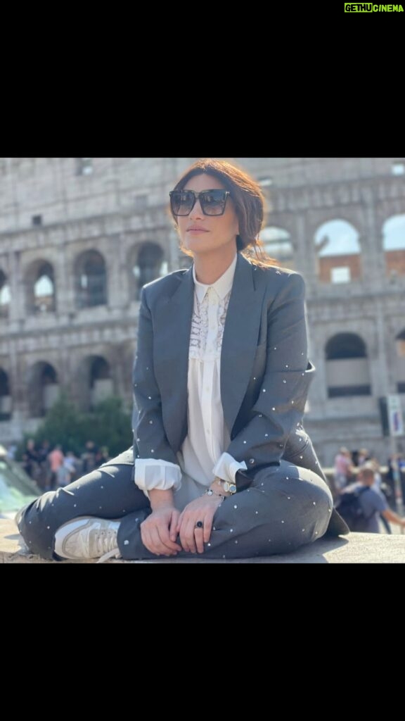 Laura Pausini Instagram - Per fortuna canto a #Roma anche stasera e domani! ❤️ Amo cantare per voi 🎤