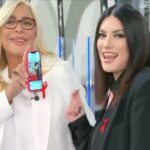Laura Pausini Instagram - Una domenica davvero emozionante con @mara_venier a #DomenicaIn… sono già ripartita ma torno presto in Italia per il radio tour a Roma. 💙 Martedì 28 novembre: - @vivrai2off dalle 07.15 alle 8.00; - @rds_official dalle 10.00 alle 10.30; - @rairadio2 dalle 11.00 alle 12.00; - @radio1rai dalle 12.45 alle 13.15; - @isoradio.rai dalle 13.30 alle 14.00.
